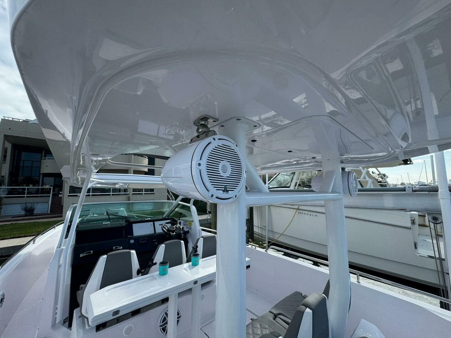 2025 Axopar 37 Sun Top — photo 23