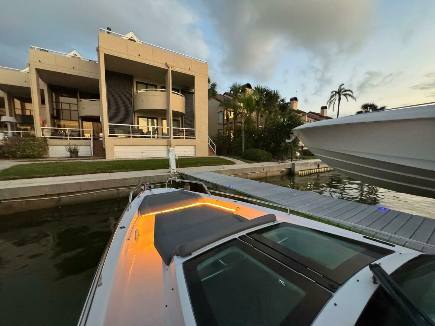 2025 Axopar 37 Sun Top — photo 40