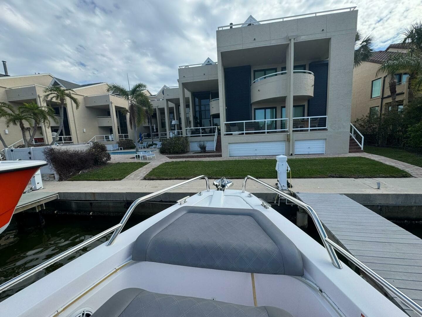 2025 Axopar 37 Sun Top — photo 17