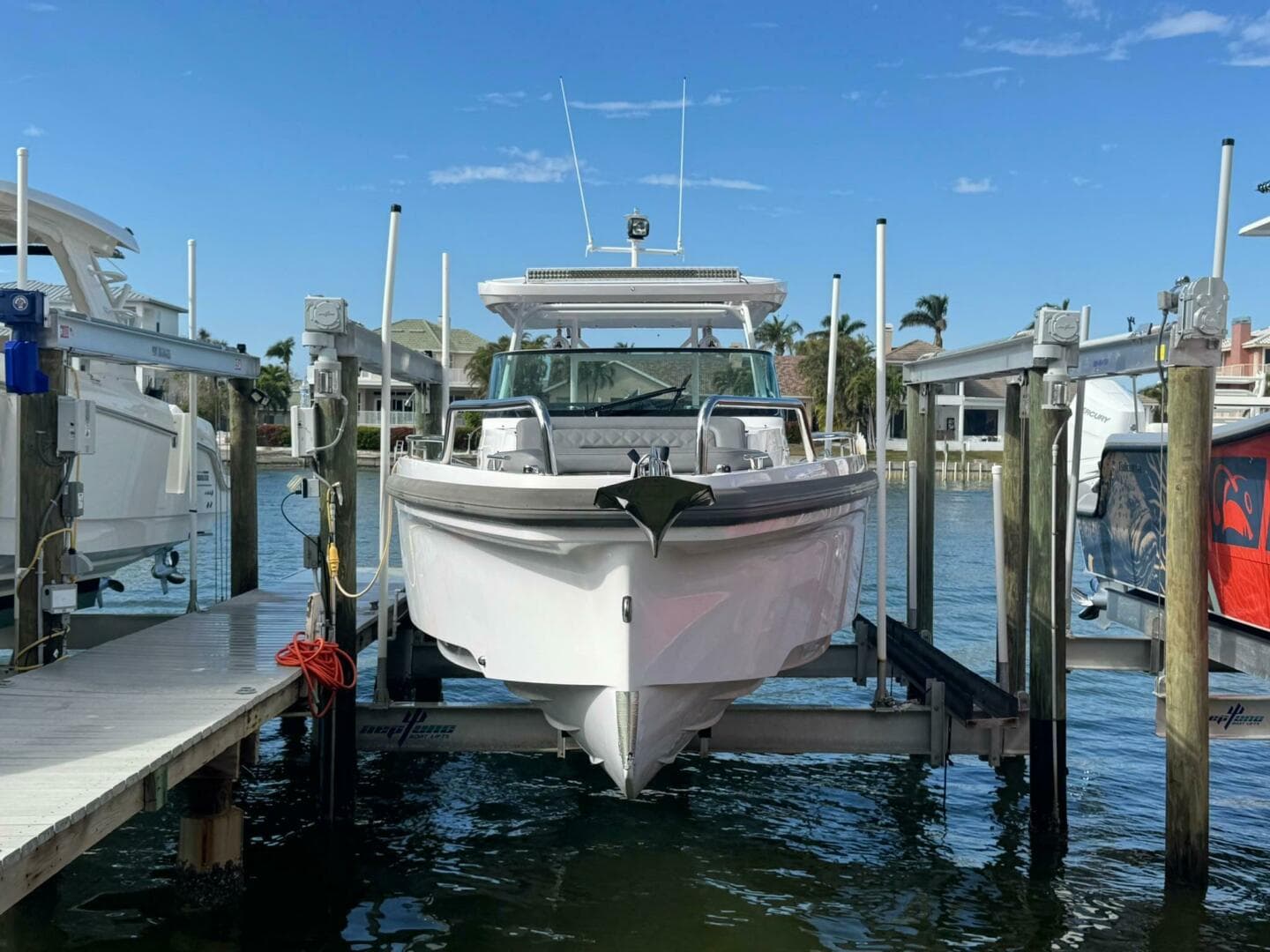 2025 Axopar 37 Sun Top — photo 4