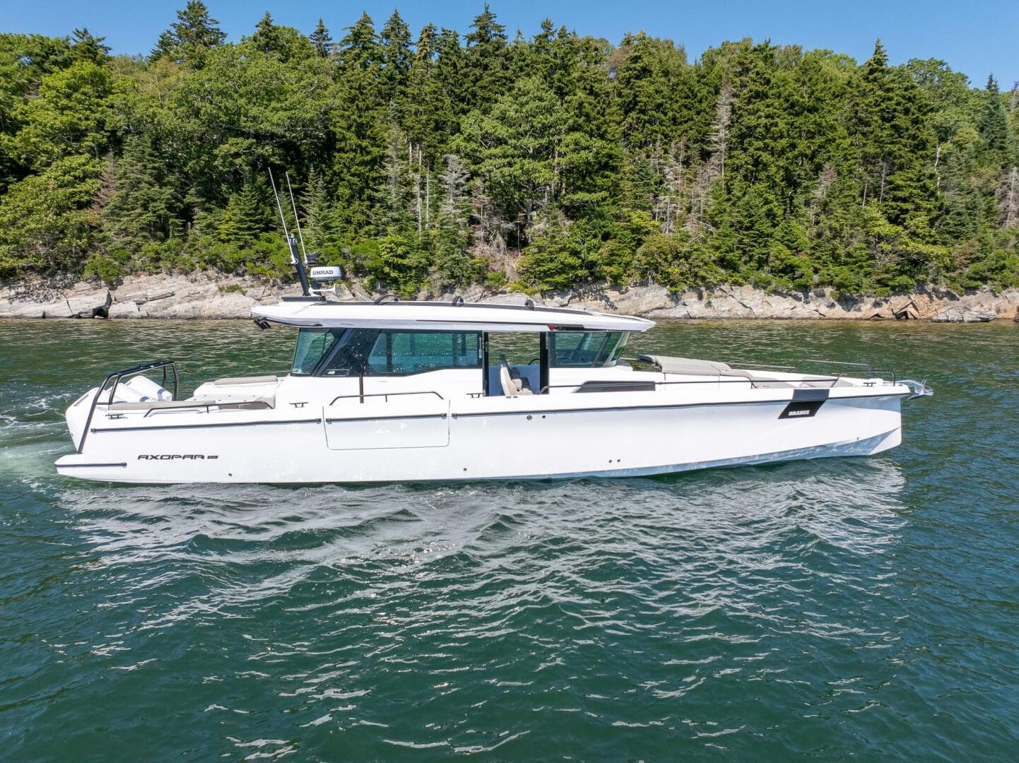 2025 Axopar Cross Cabin — photo 6