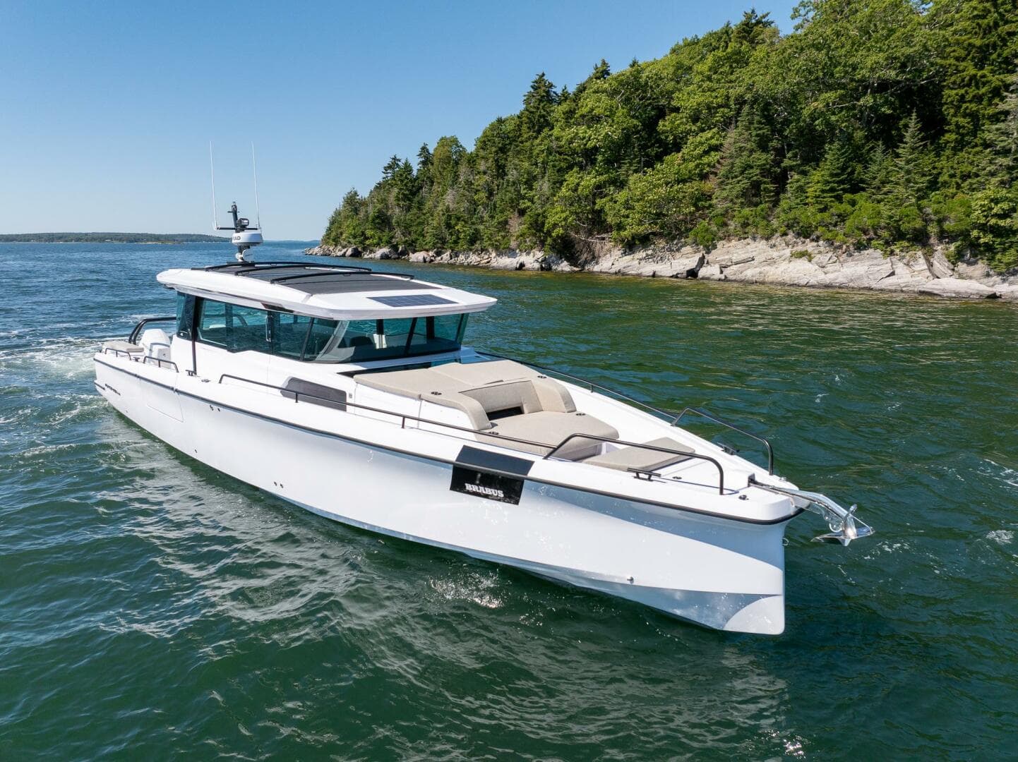 2025 Axopar Cross Cabin — photo 3