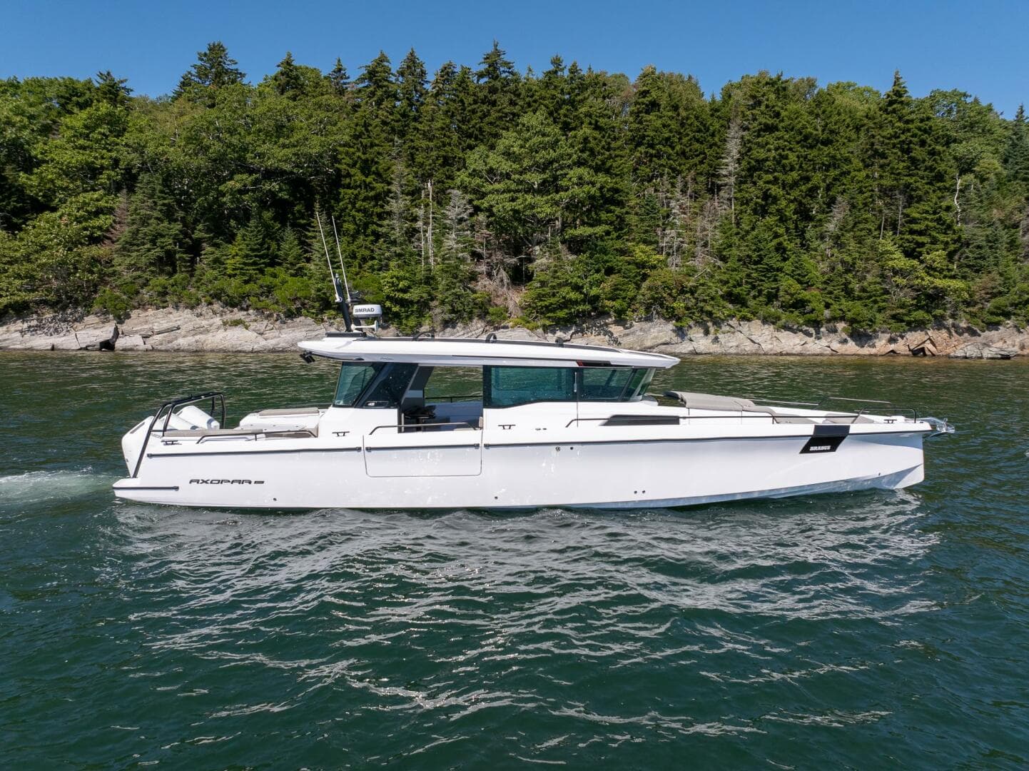 2025 Axopar Cross Cabin — photo 7