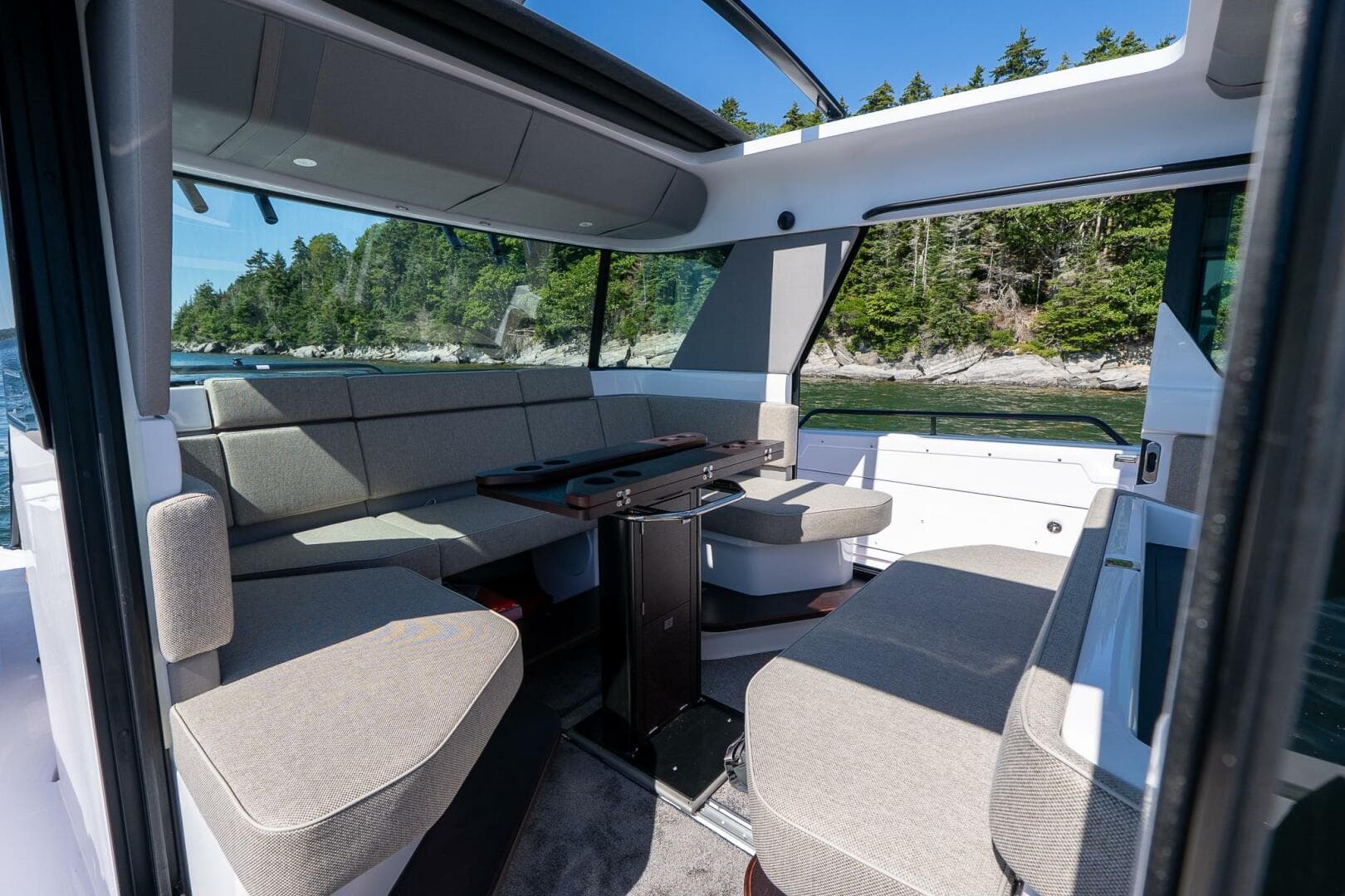 2025 Axopar Cross Cabin — photo 51