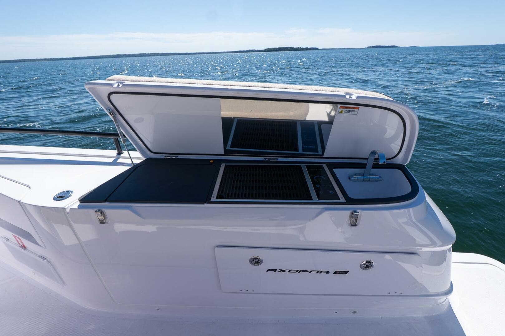 2025 Axopar Cross Cabin — photo 25