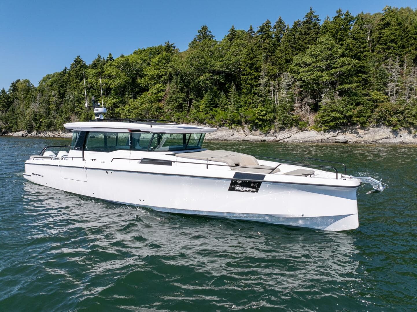 2025 Axopar Cross Cabin — photo 2