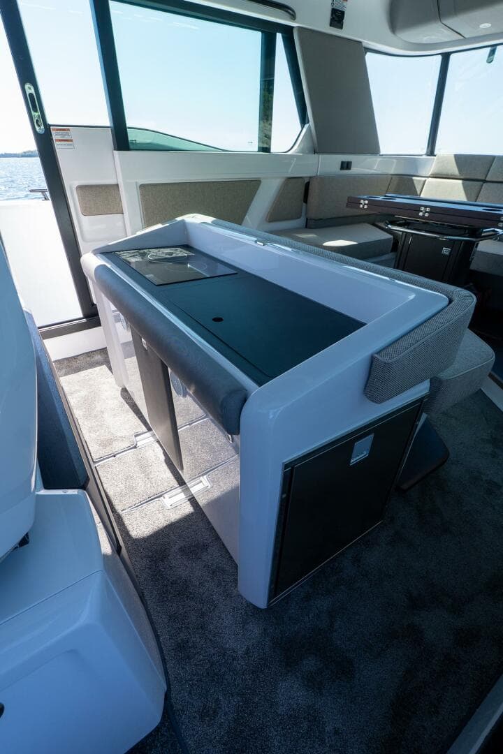 2025 Axopar Cross Cabin — photo 38