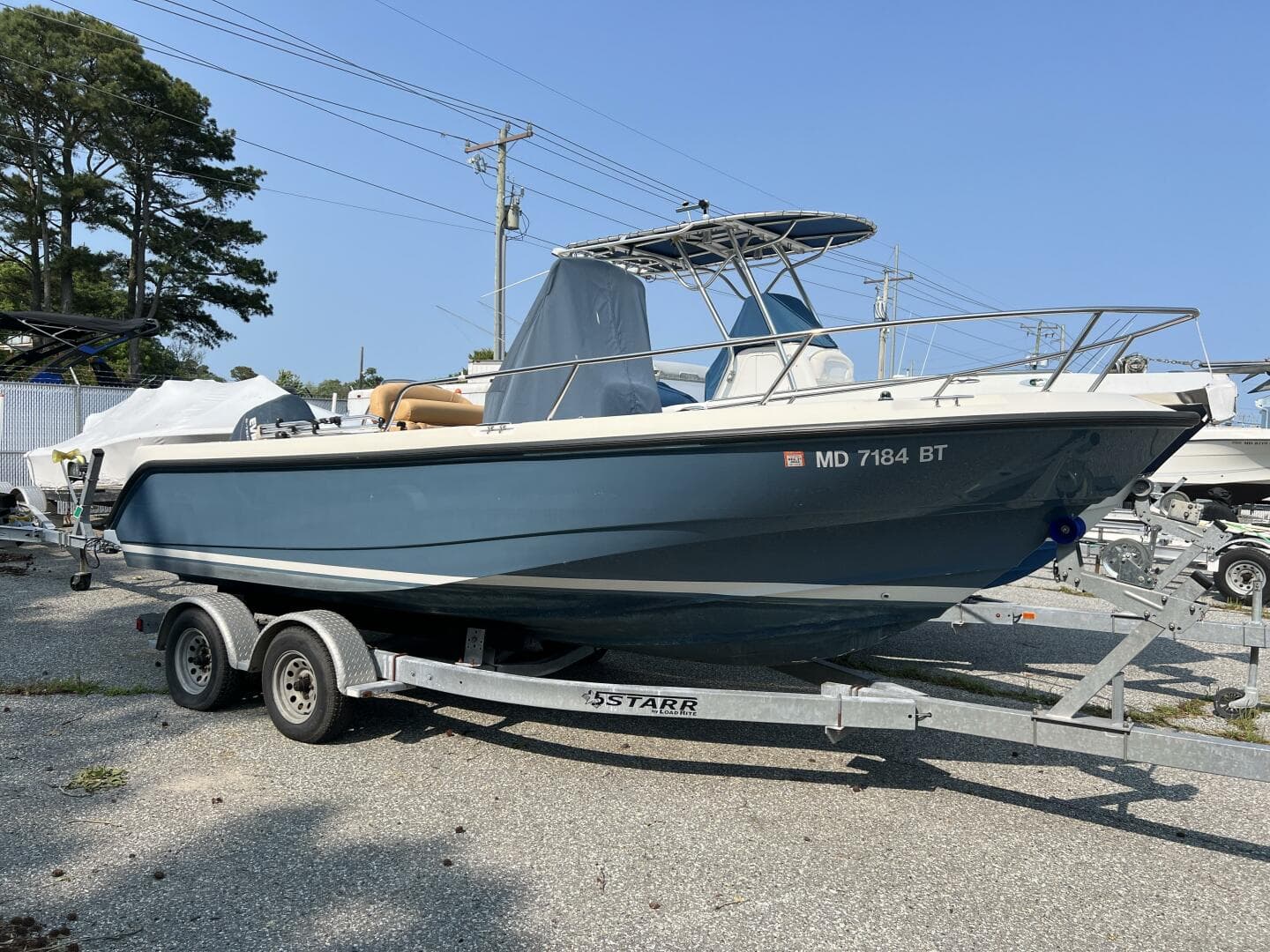 2004 Boston Whaler 210 Outrage — photo 1
