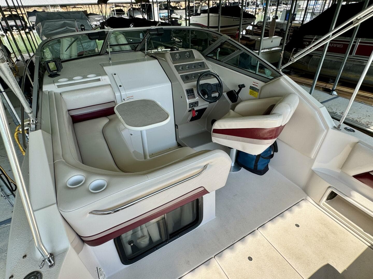 1994 Chaparral Signature 27 Cabin Cruiser — photo 14