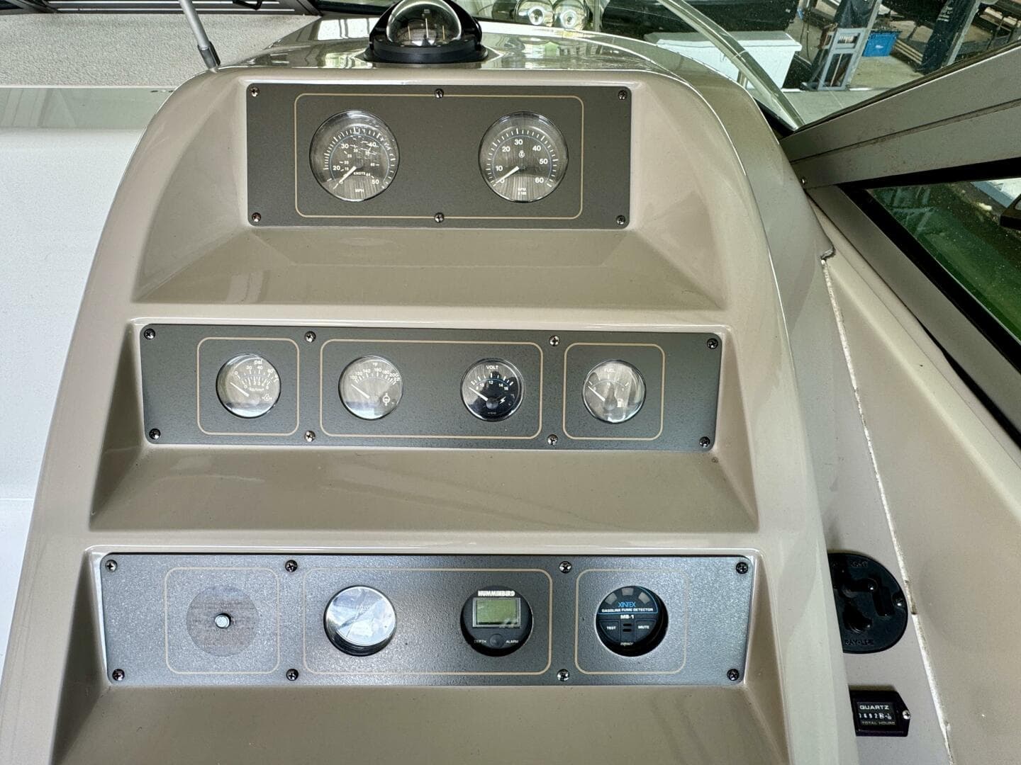 1994 Chaparral Signature 27 Cabin Cruiser — photo 20