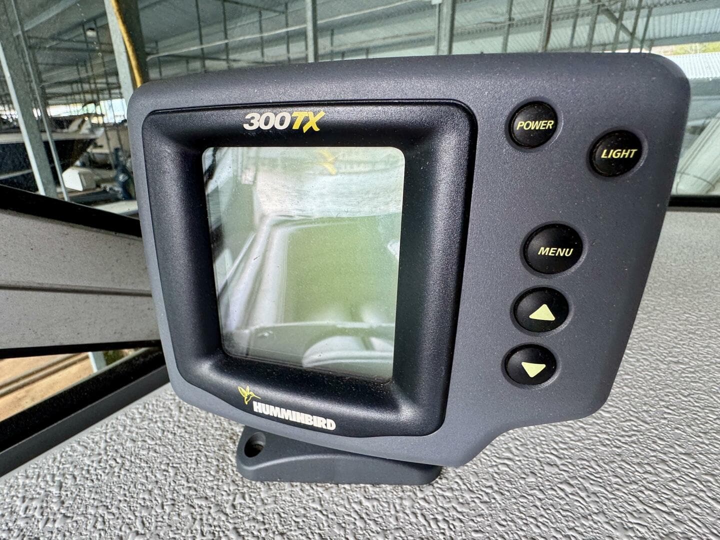 1994 Chaparral Signature 27 Cabin Cruiser — photo 27