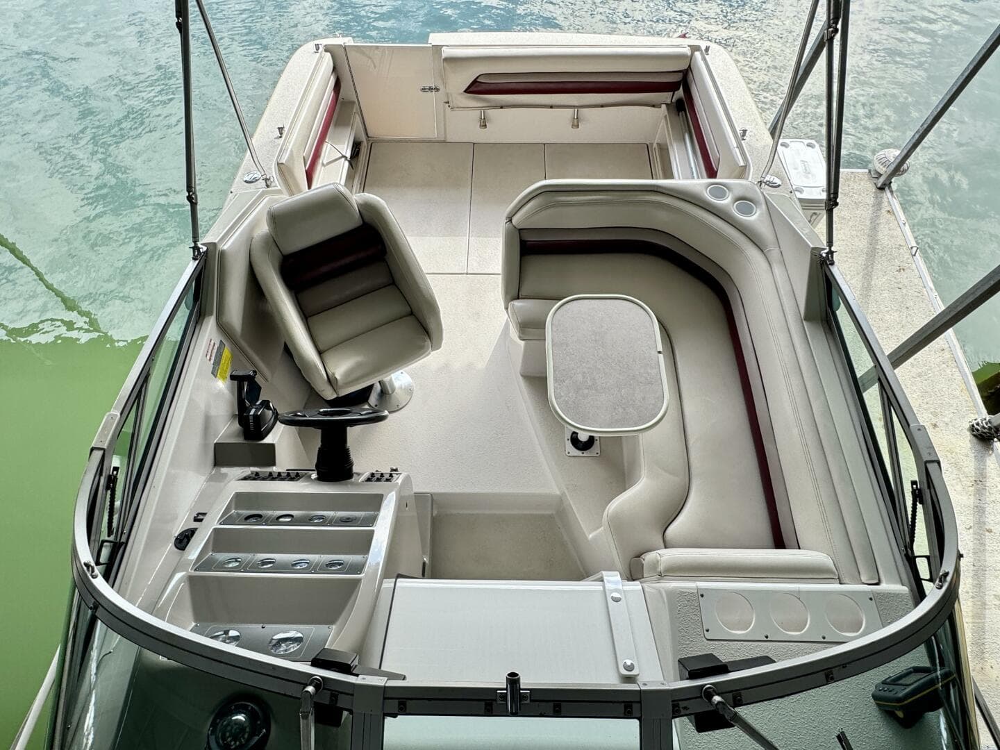 1994 Chaparral Signature 27 Cabin Cruiser — photo 33