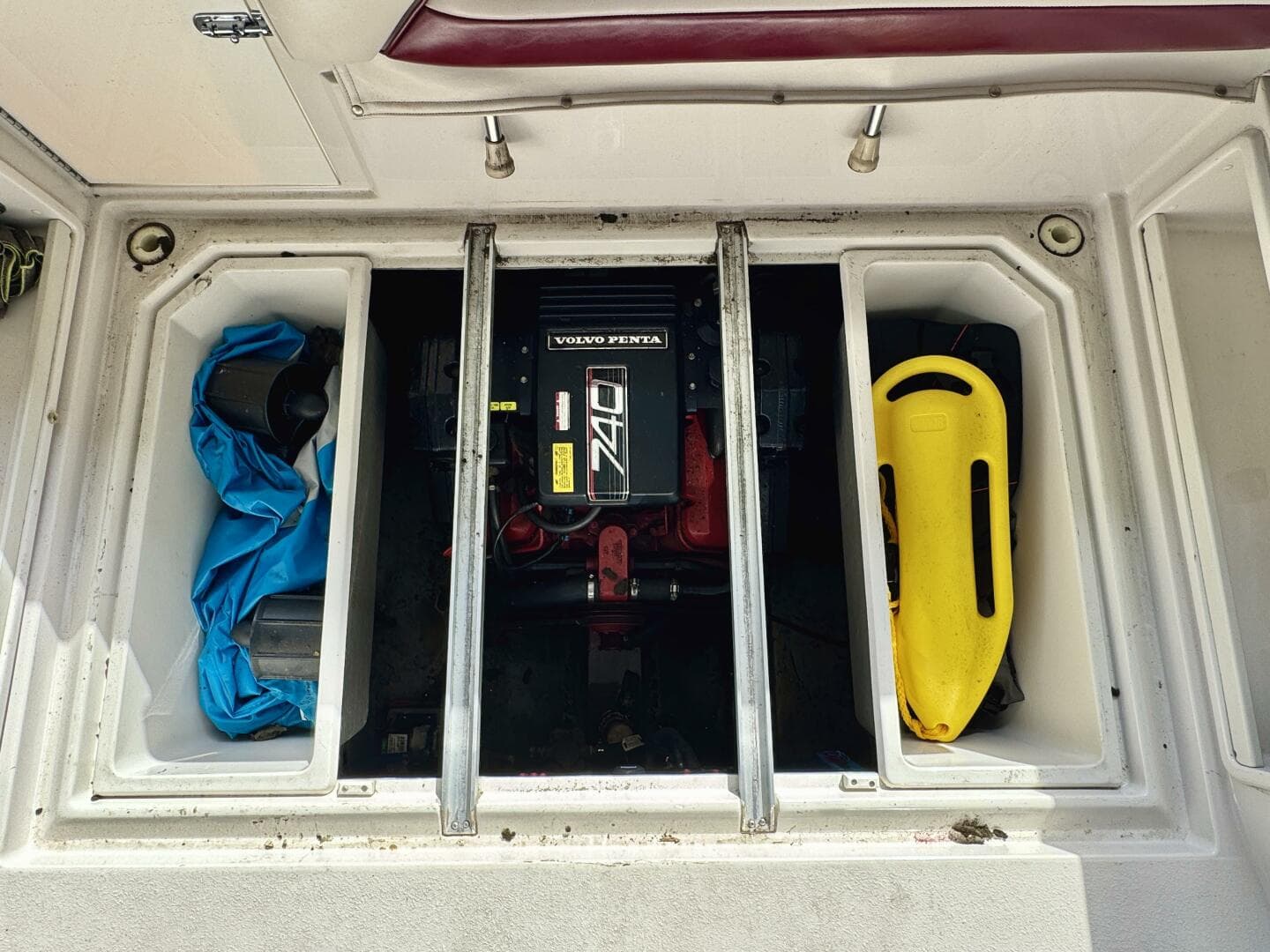 1994 Chaparral Signature 27 Cabin Cruiser — photo 78