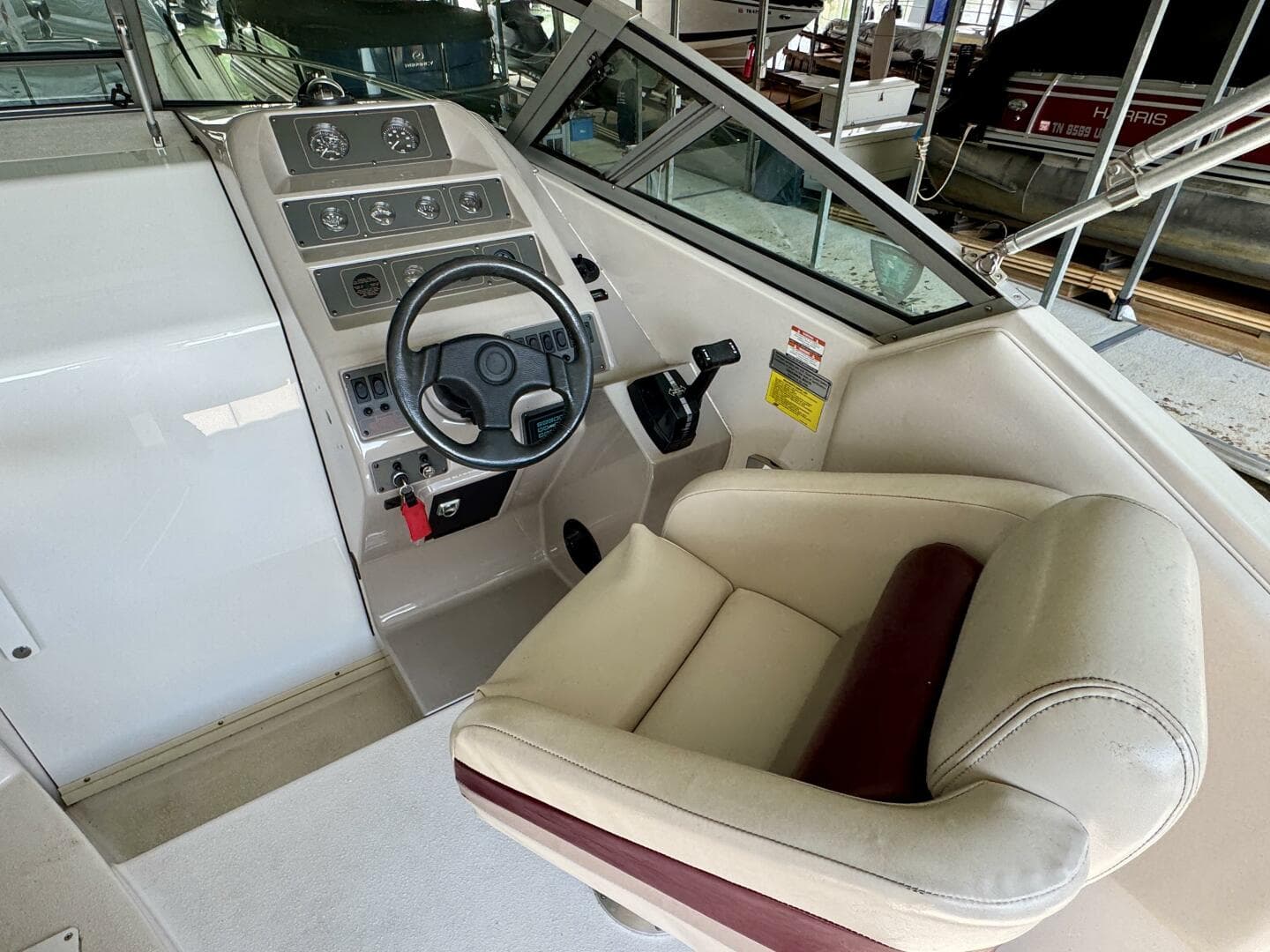 1994 Chaparral Signature 27 Cabin Cruiser — photo 17