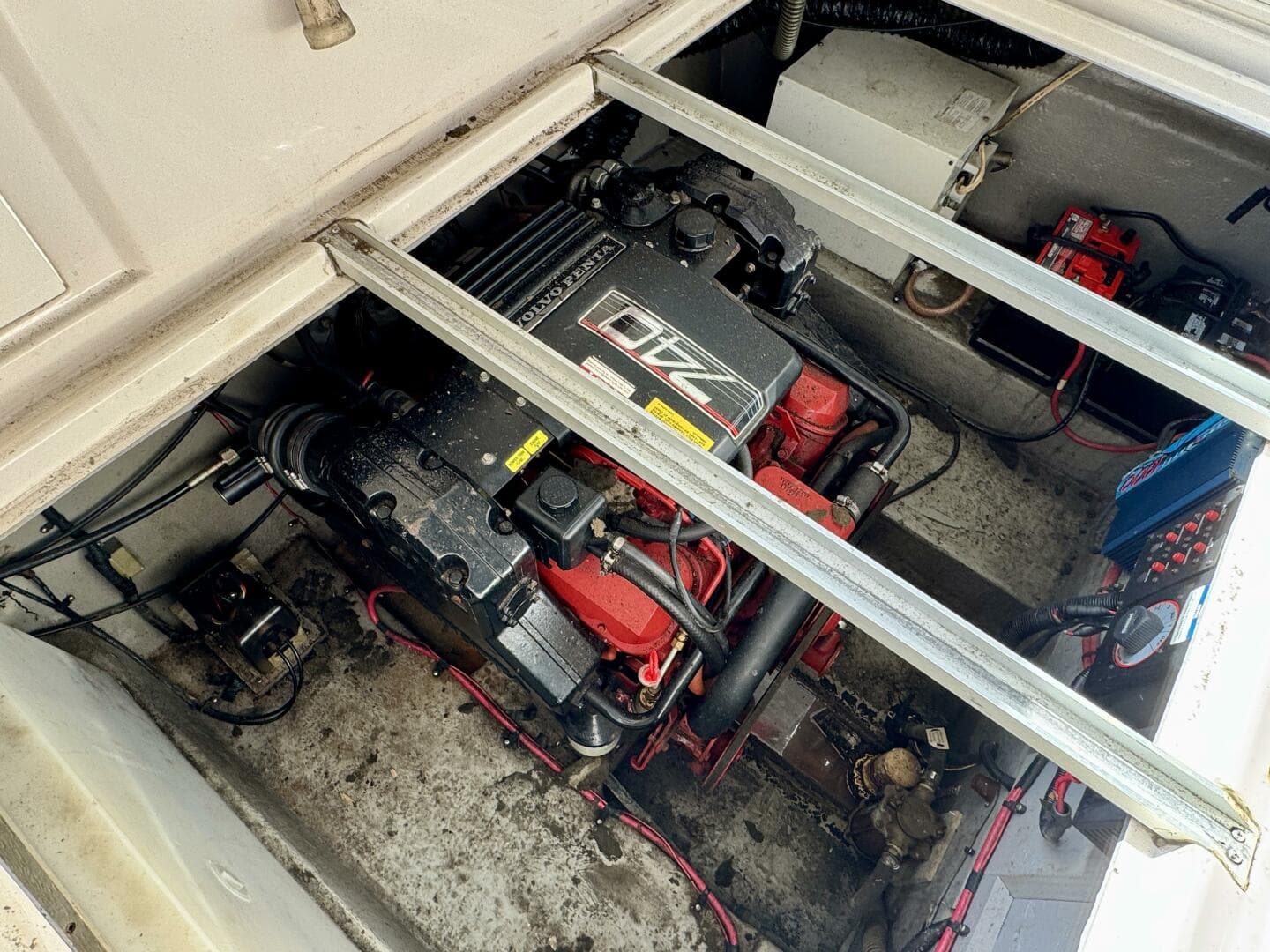 1994 Chaparral Signature 27 Cabin Cruiser — photo 80