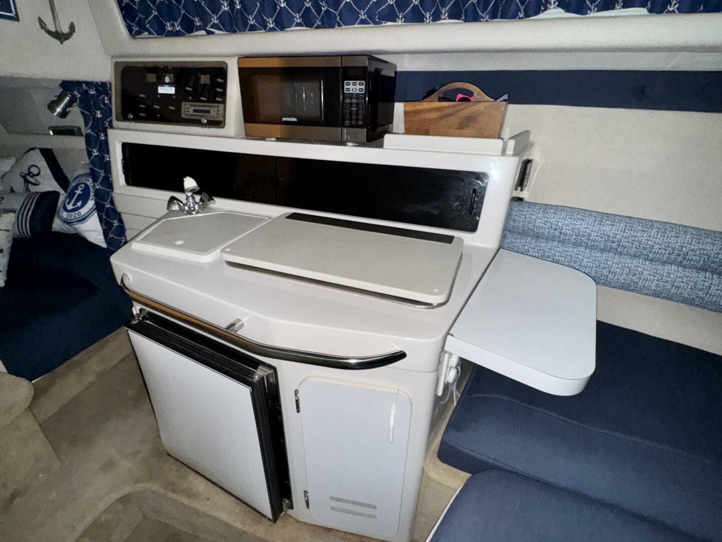 1994 Chaparral Signature 27 Cabin Cruiser — photo 42