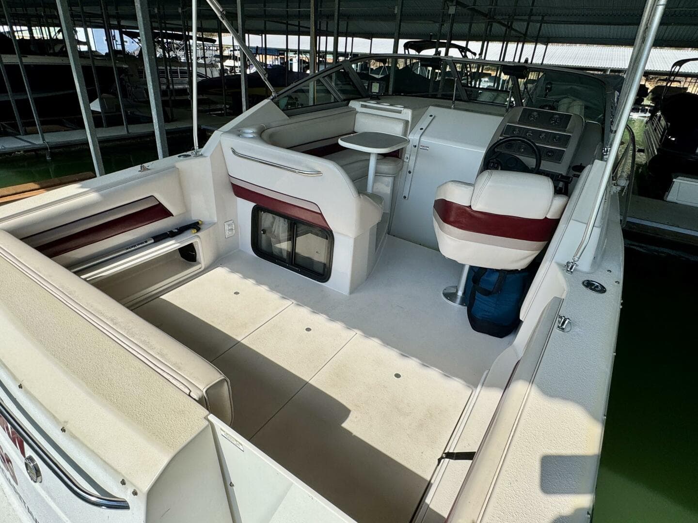 1994 Chaparral Signature 27 Cabin Cruiser — photo 13