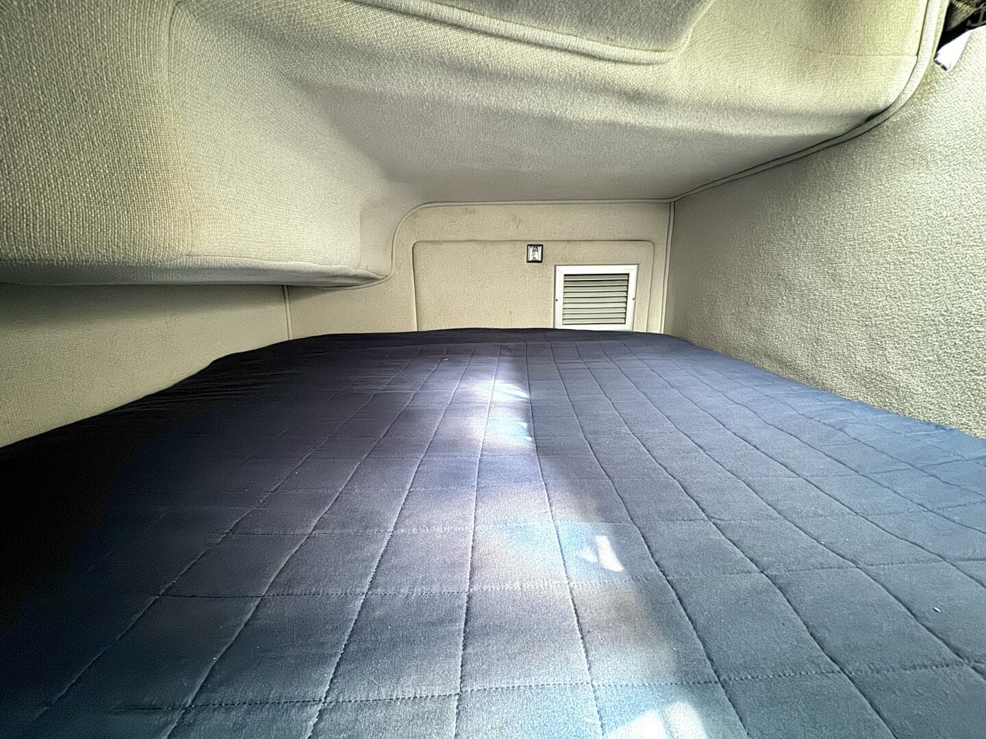 1994 Chaparral Signature 27 Cabin Cruiser — photo 65