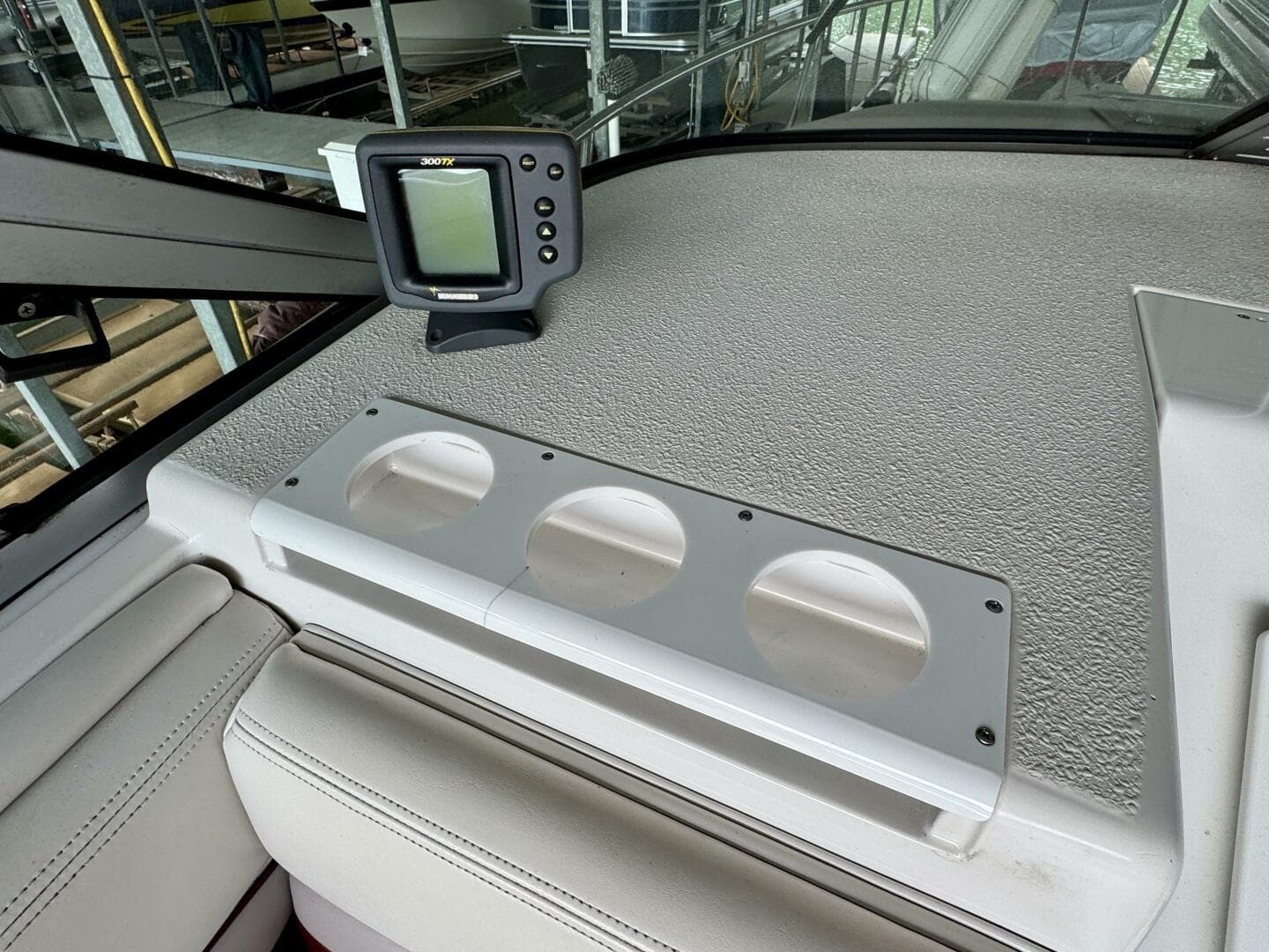 1994 Chaparral Signature 27 Cabin Cruiser — photo 26