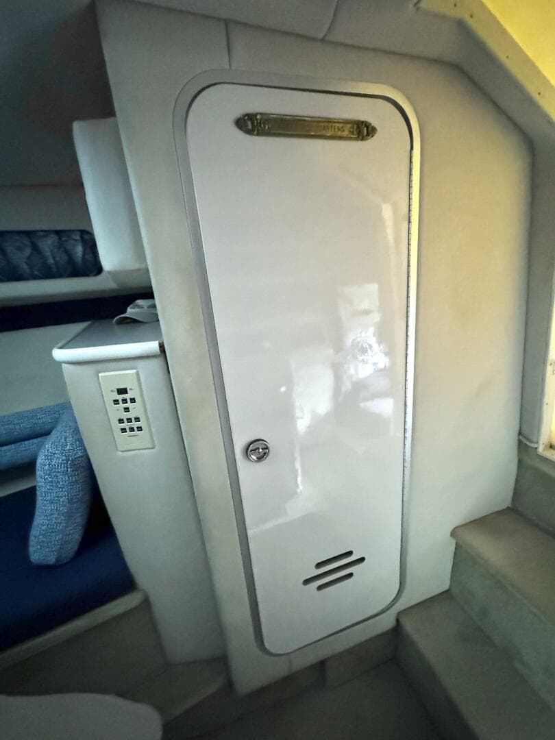 1994 Chaparral Signature 27 Cabin Cruiser — photo 70