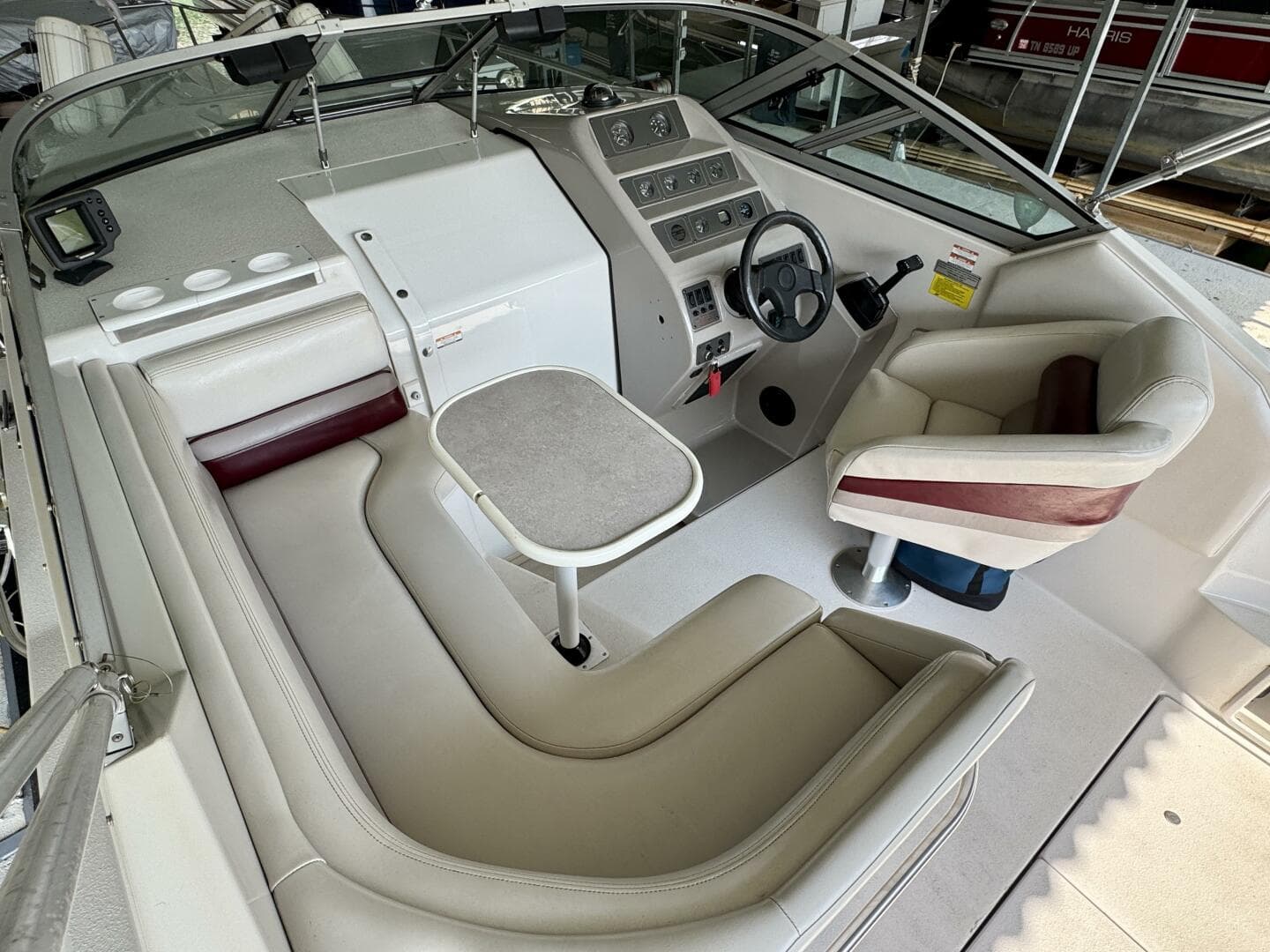 1994 Chaparral Signature 27 Cabin Cruiser — photo 15