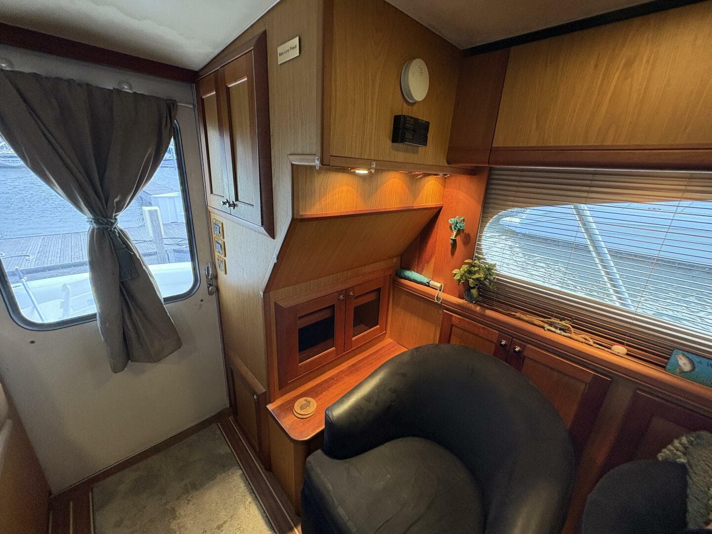 2005 Luhrs 41 Convertible — photo 8