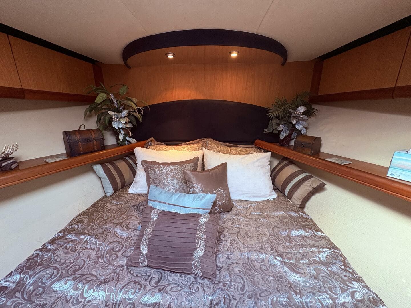 2005 Luhrs 41 Convertible — photo 19