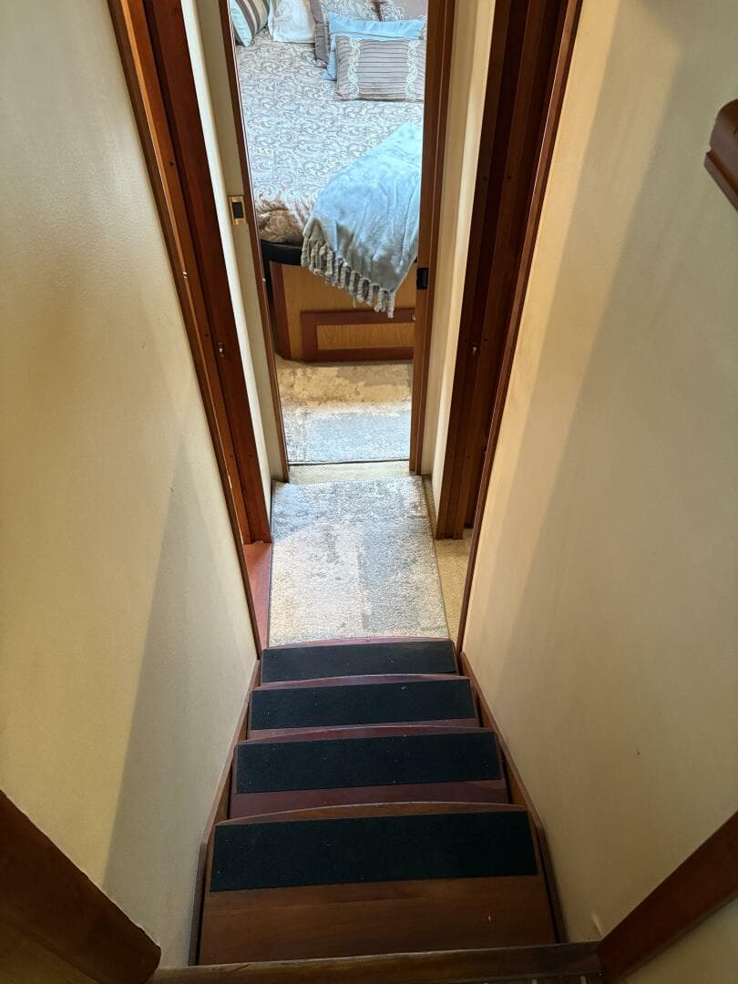 2005 Luhrs 41 Convertible — photo 11