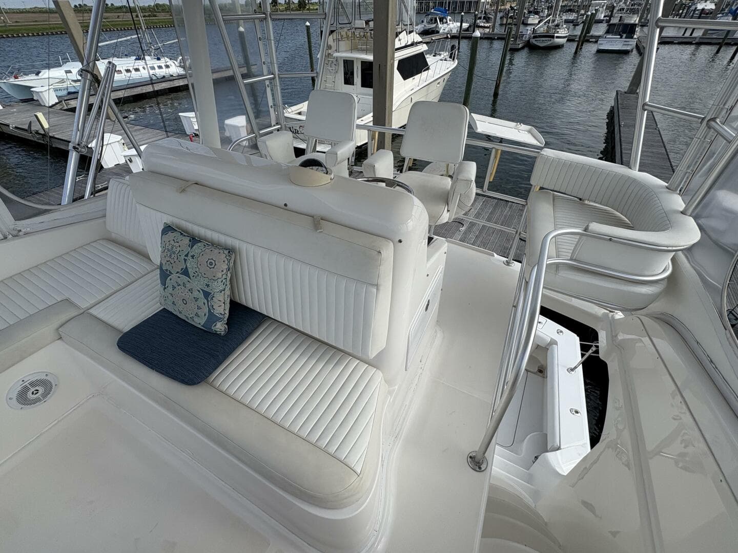 2005 Luhrs 41 Convertible — photo 31