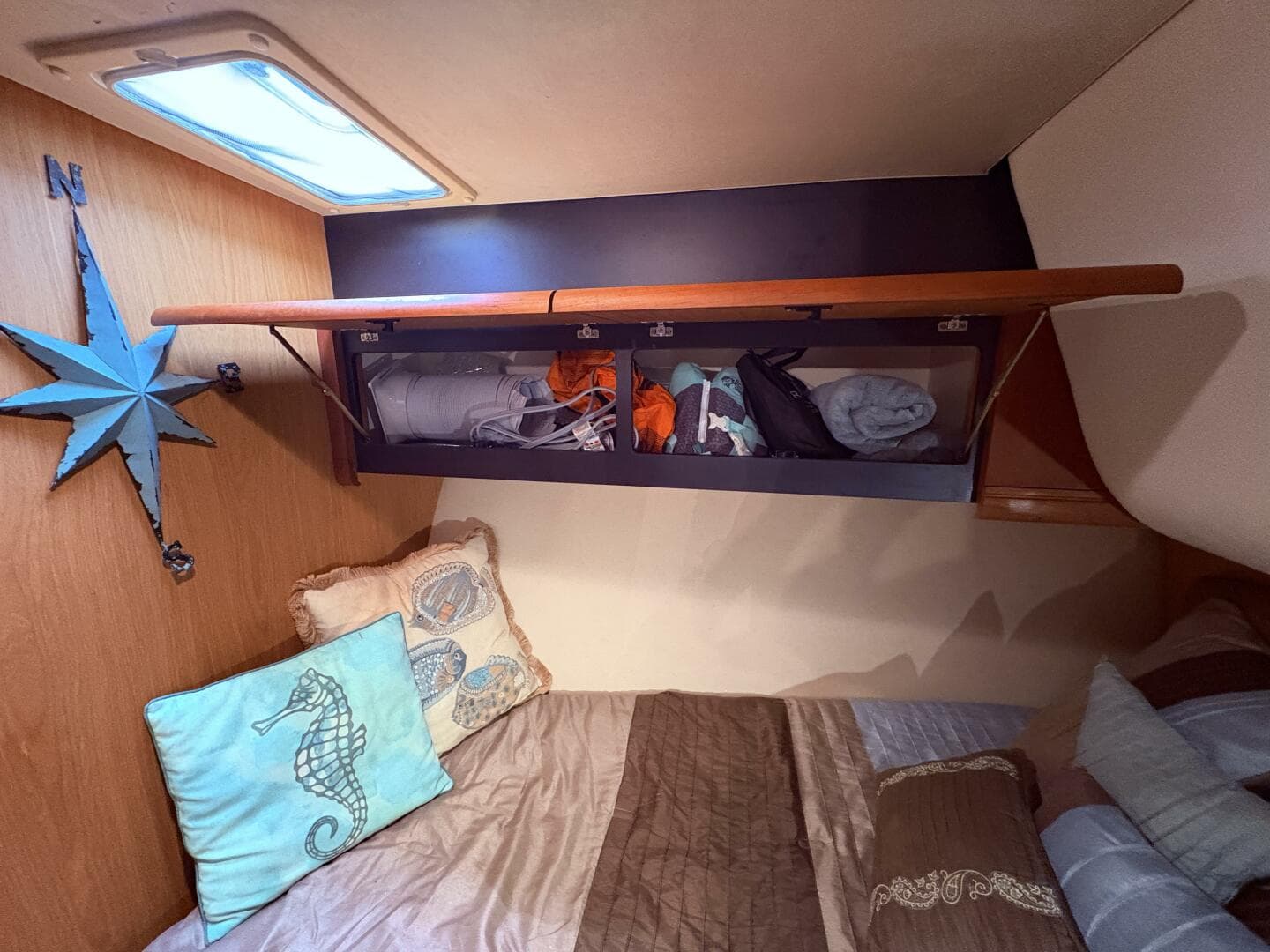 2005 Luhrs 41 Convertible — photo 17