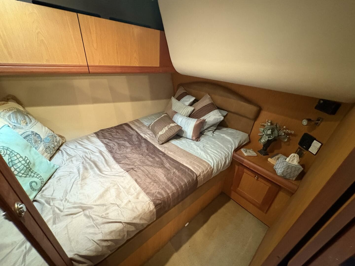 2005 Luhrs 41 Convertible — photo 13