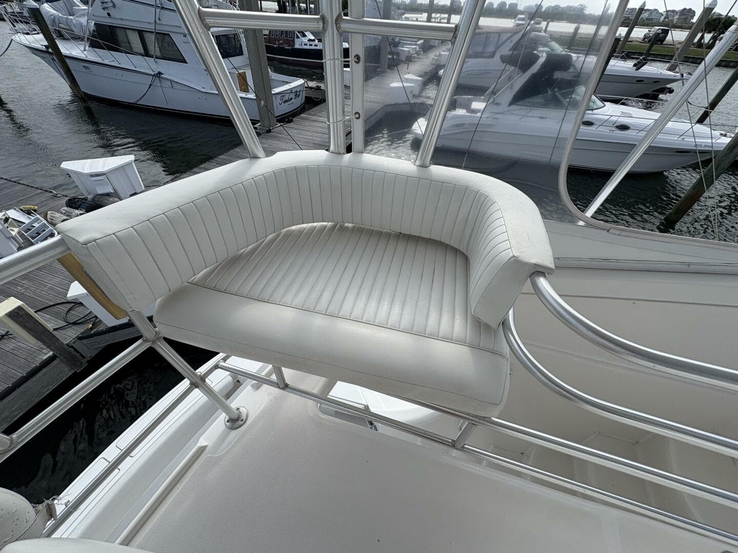 2005 Luhrs 41 Convertible — photo 29