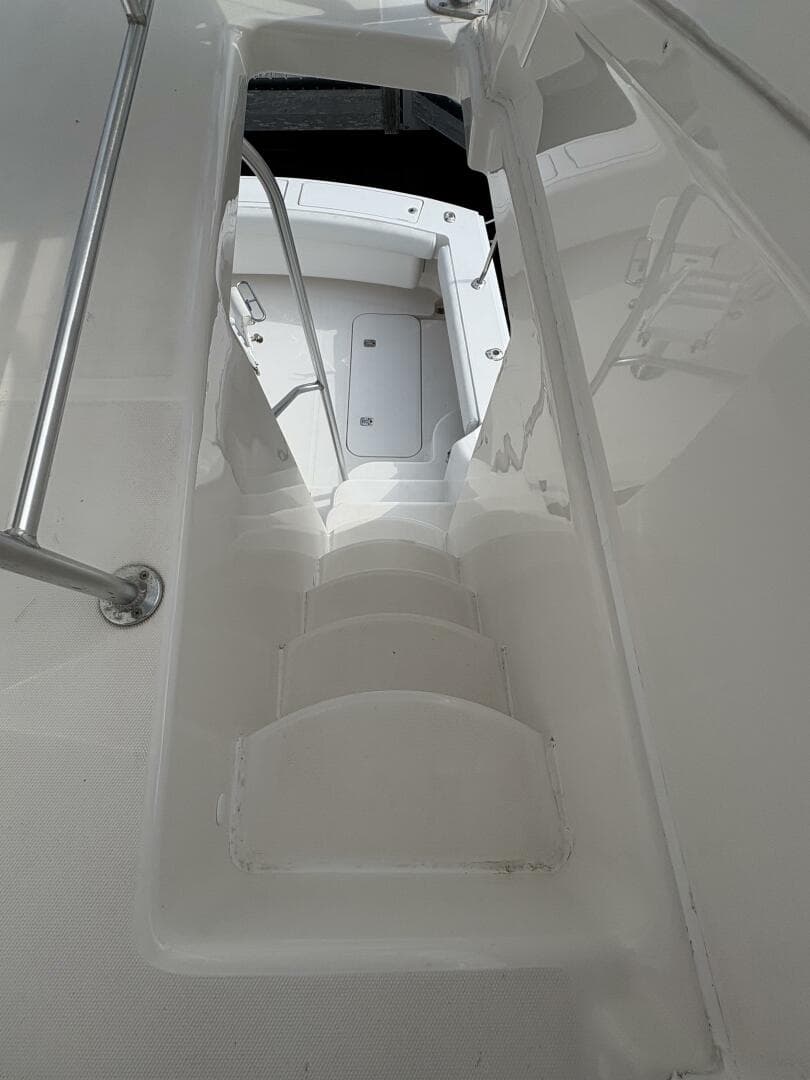 2005 Luhrs 41 Convertible — photo 32