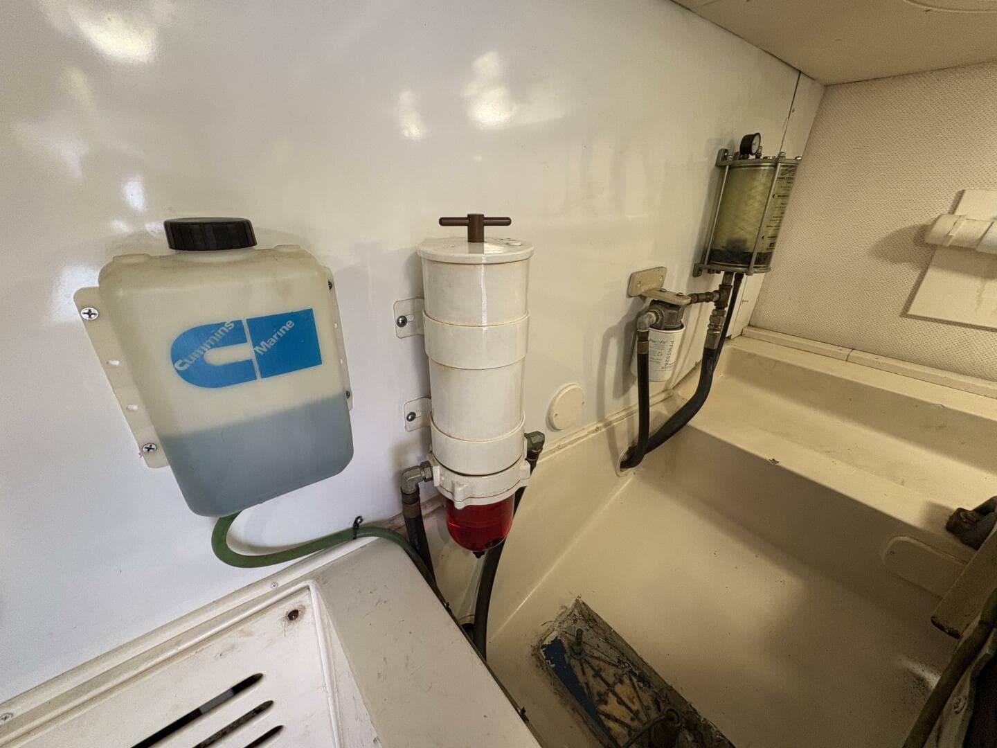 2005 Luhrs 41 Convertible — photo 42