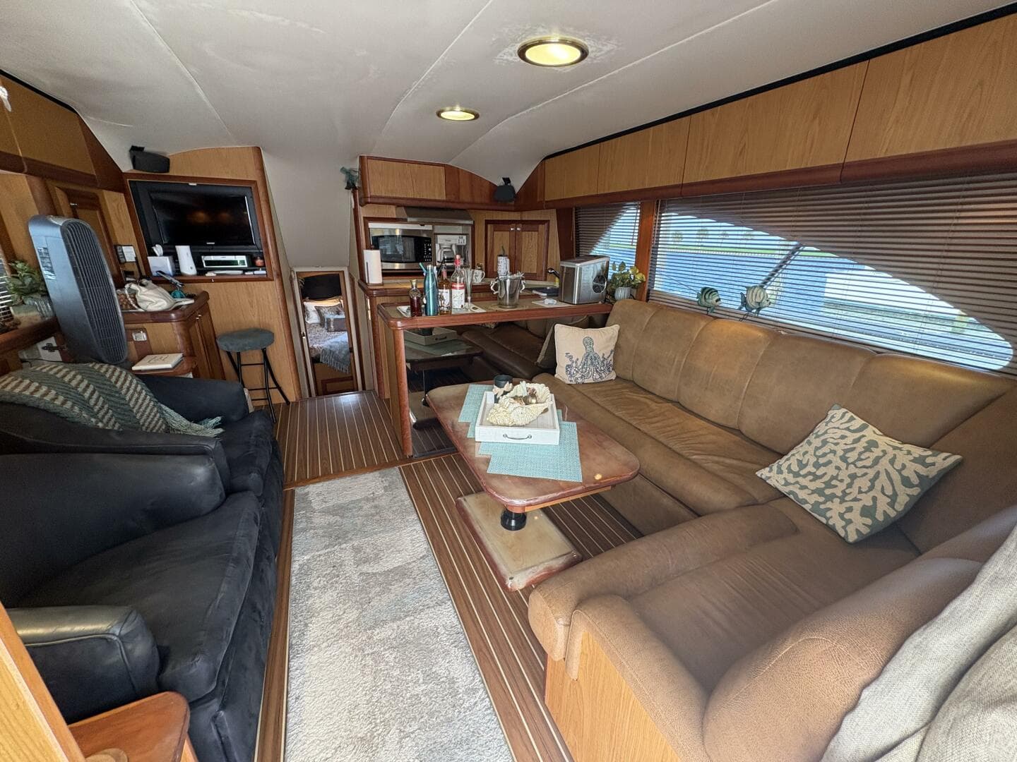 2005 Luhrs 41 Convertible — photo 2