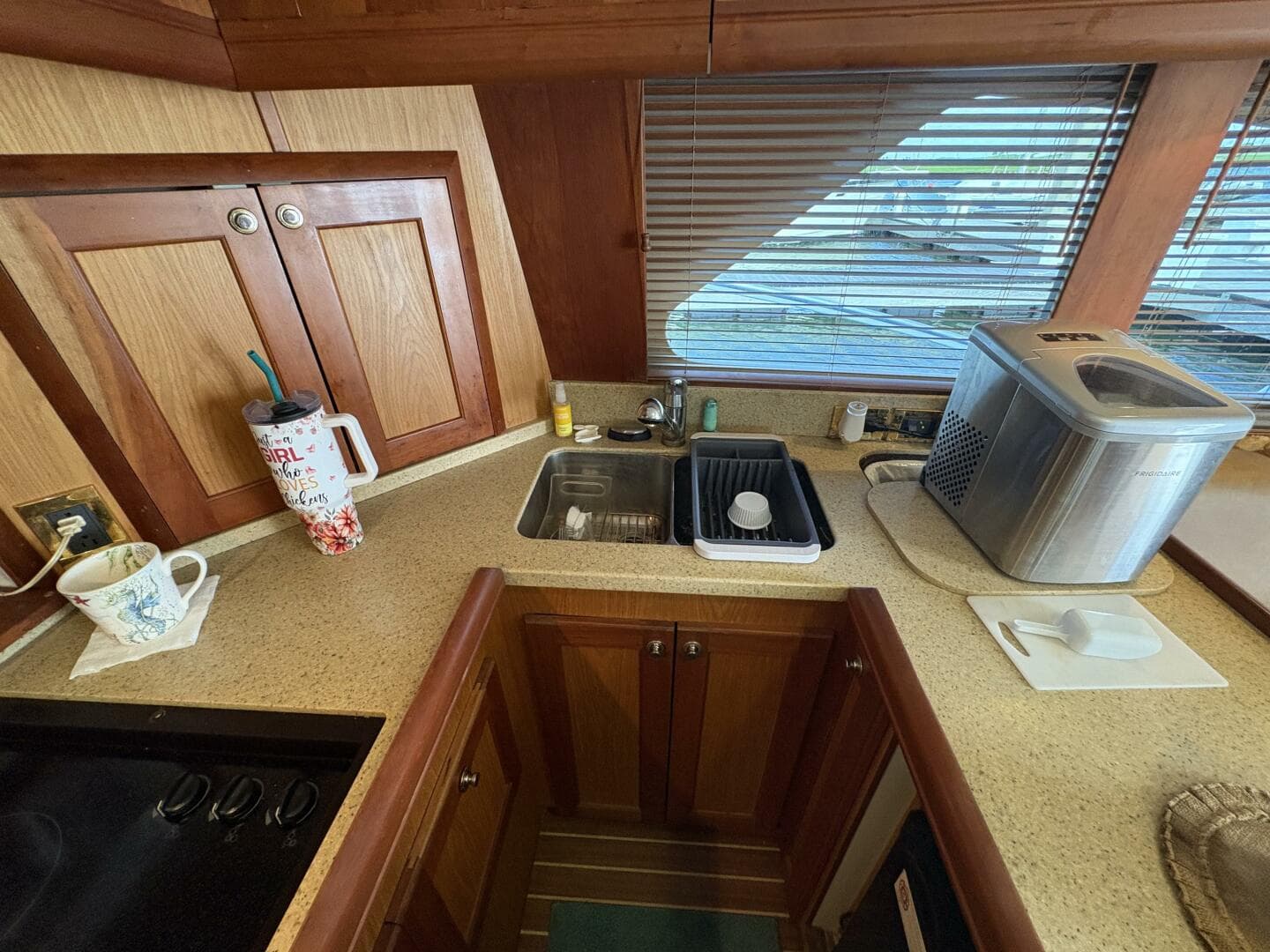 2005 Luhrs 41 Convertible — photo 4