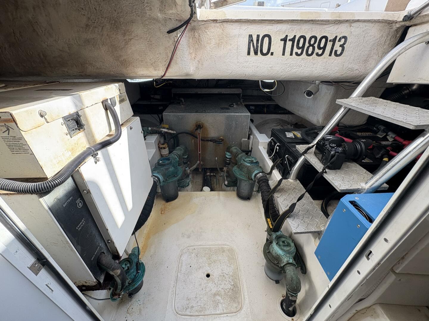 2005 Luhrs 41 Convertible — photo 44