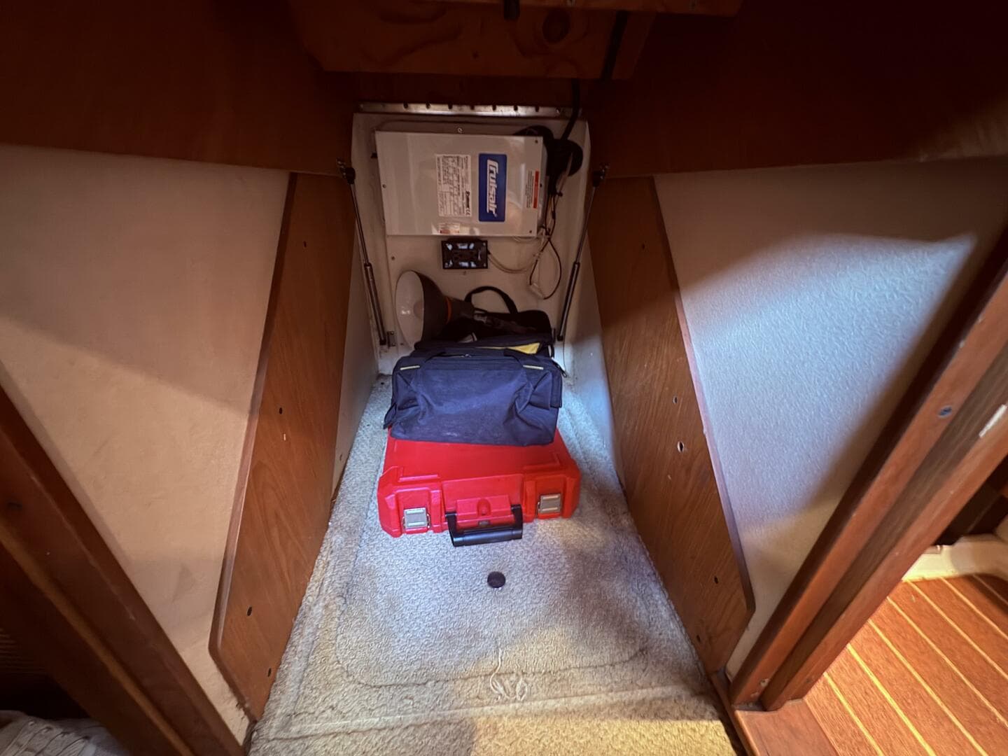 2005 Luhrs 41 Convertible — photo 24