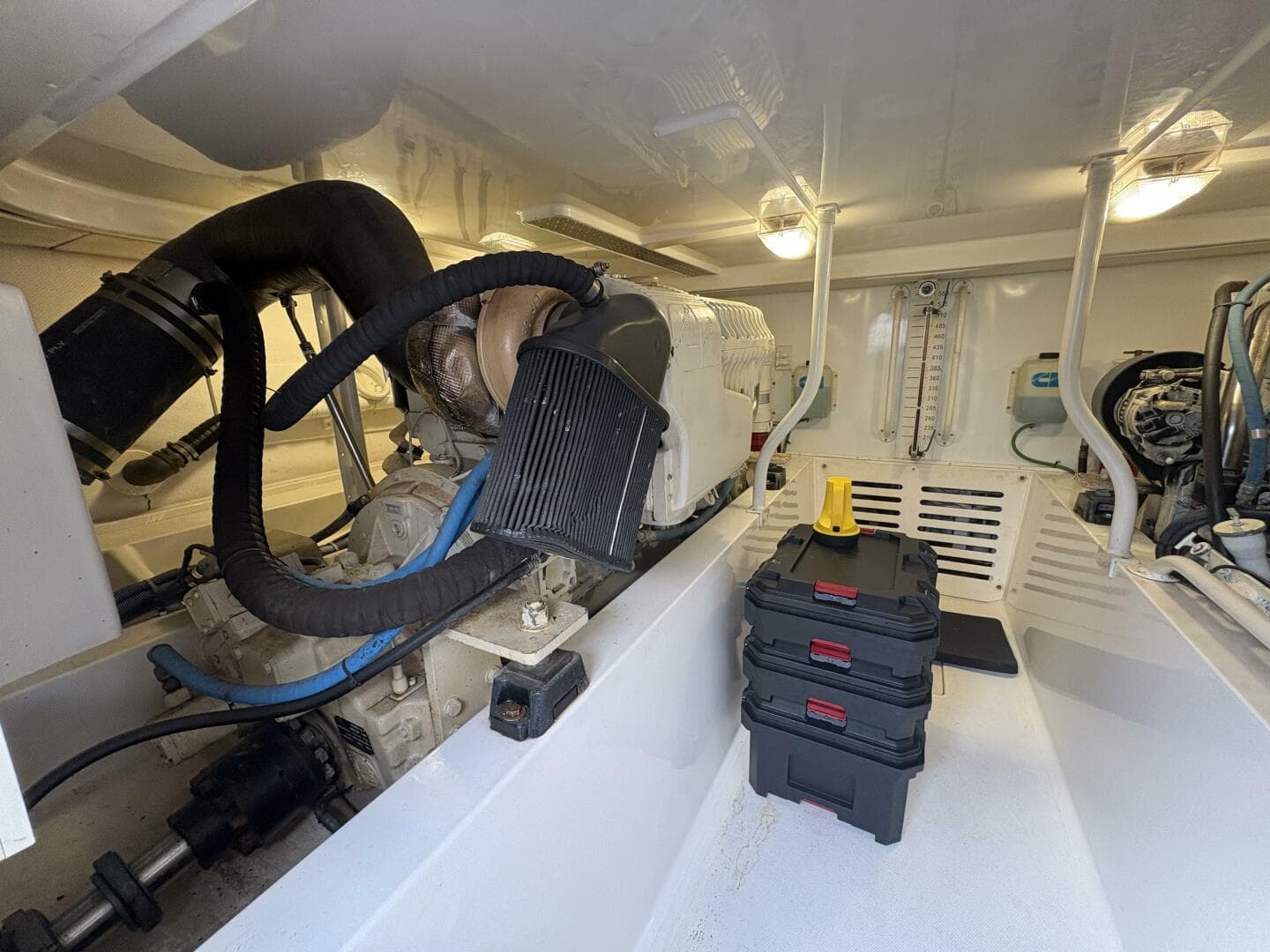 2005 Luhrs 41 Convertible — photo 35