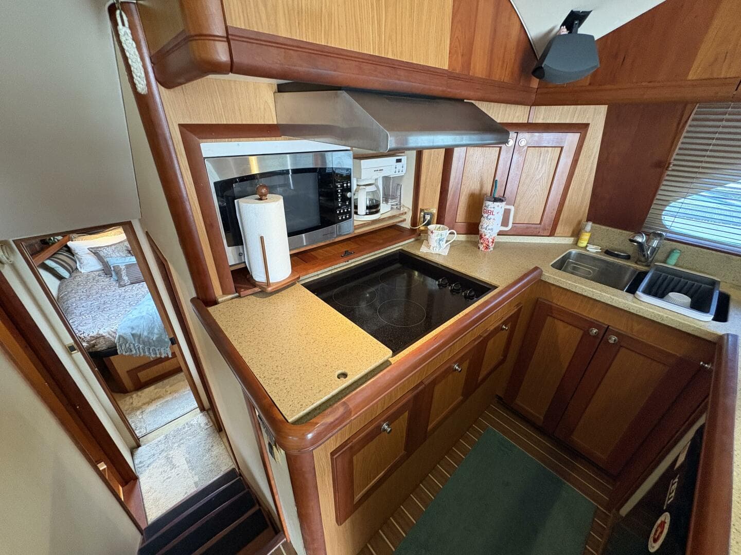2005 Luhrs 41 Convertible — photo 3