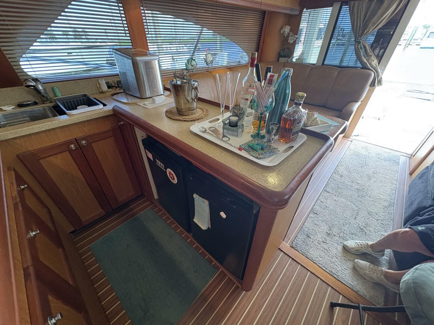 2005 Luhrs 41 Convertible — photo 5