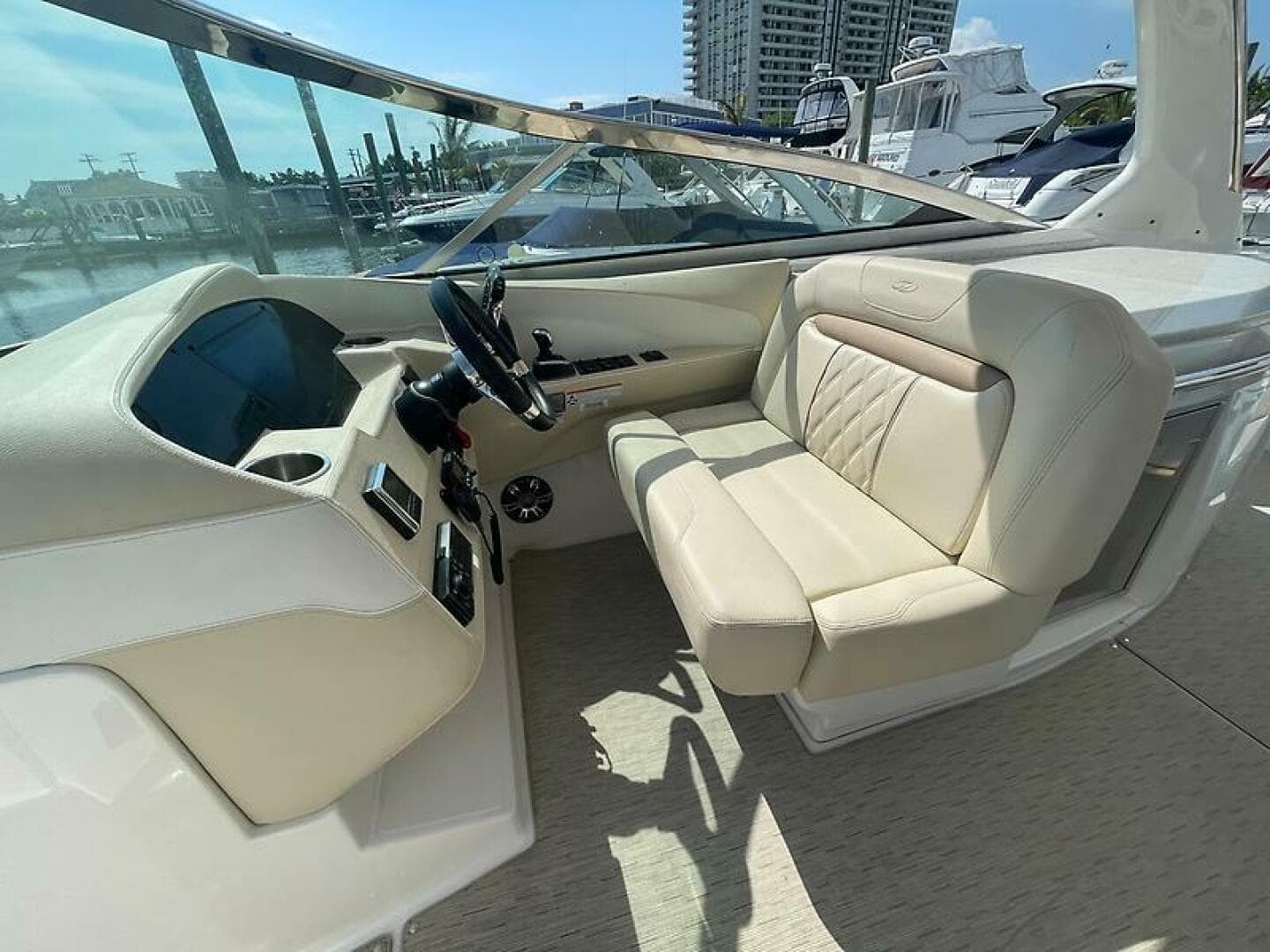 2018 Regal 33 Obx — photo 16