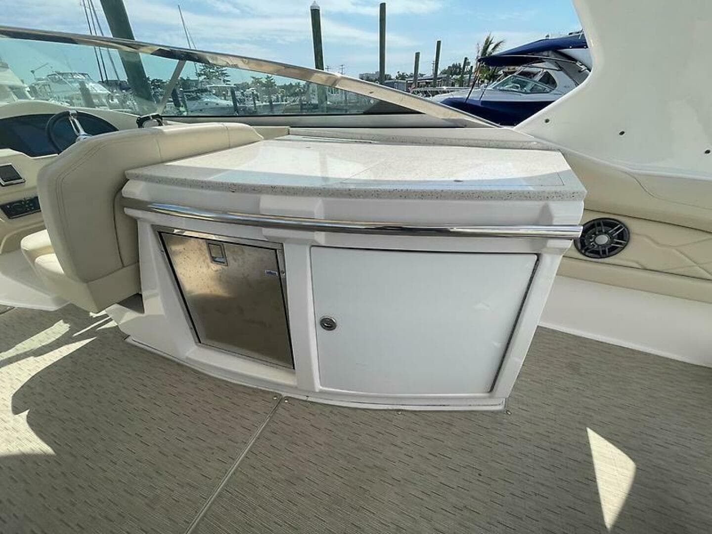 2018 Regal 33 Obx — photo 14