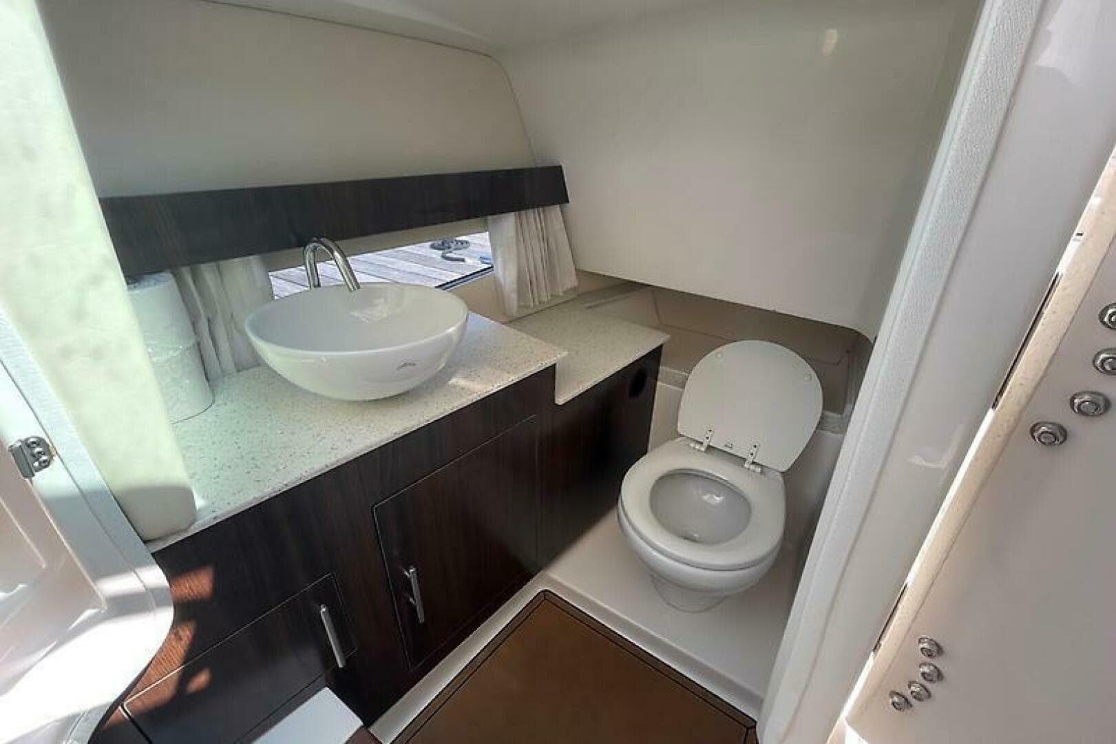 2018 Regal 33 Obx — photo 21