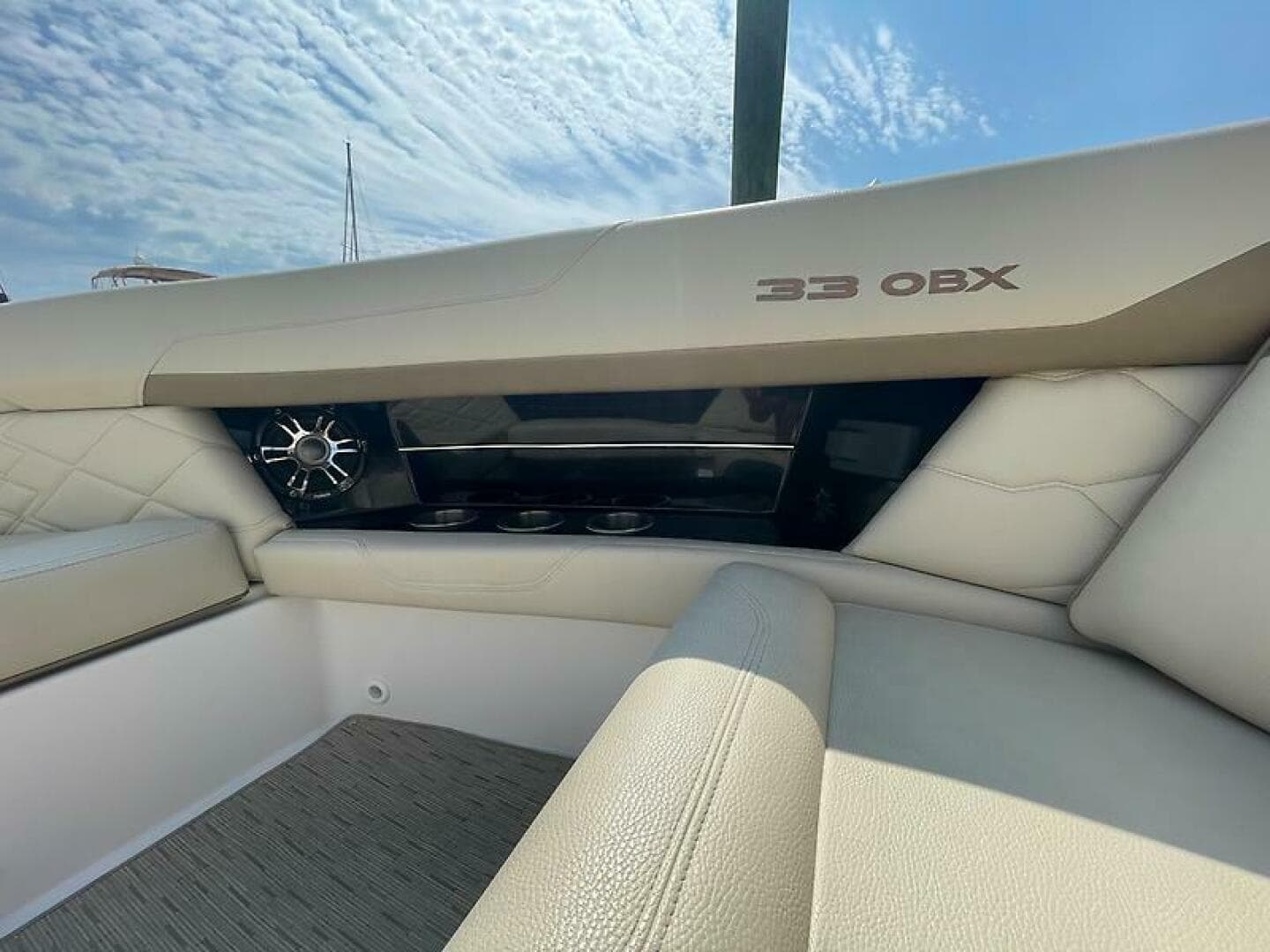 2018 Regal 33 Obx — photo 6