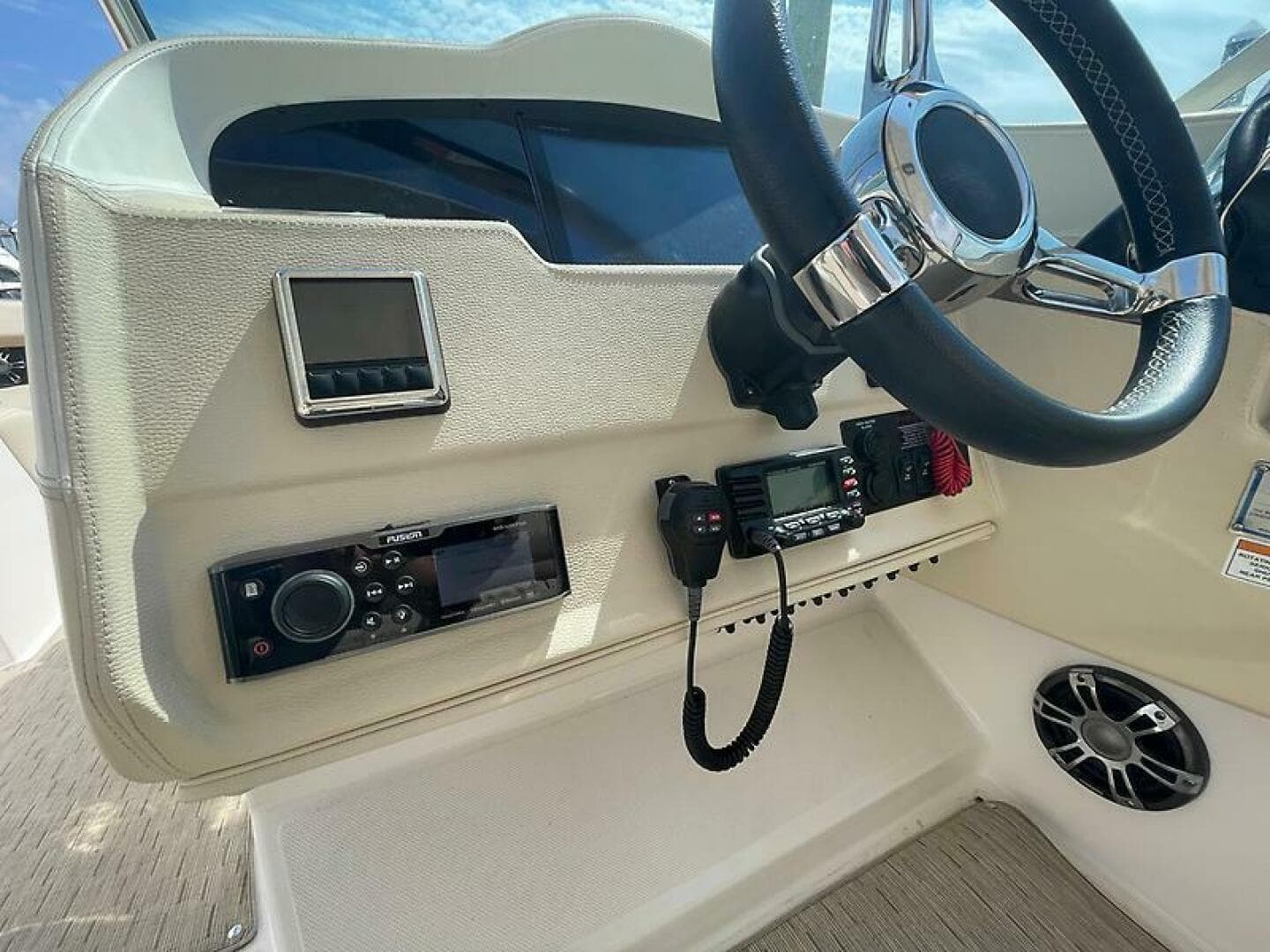 2018 Regal 33 Obx — photo 18