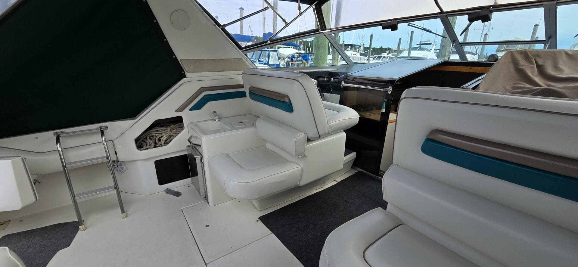 1992 Sea Ray 400 Express — photo 8