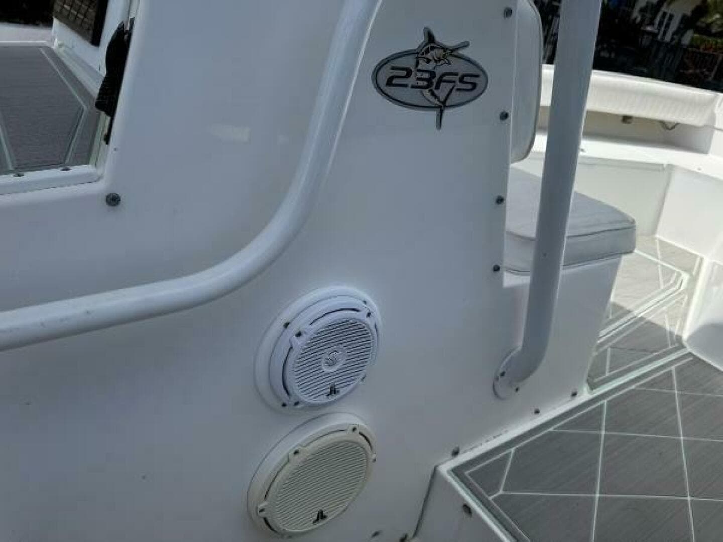 2005 Regulator 23 Center Console — photo 25
