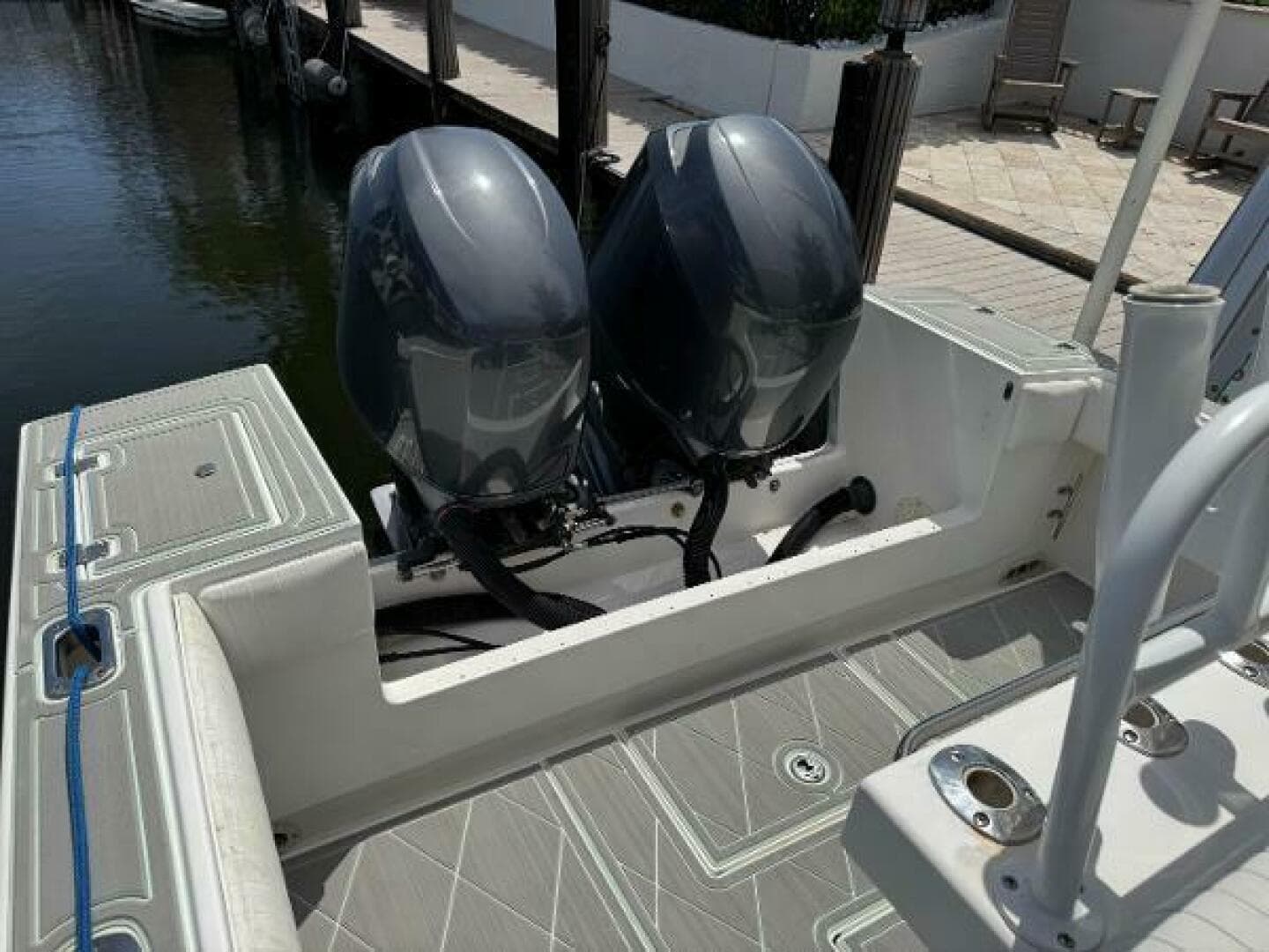 2005 Regulator 23 Center Console — photo 18