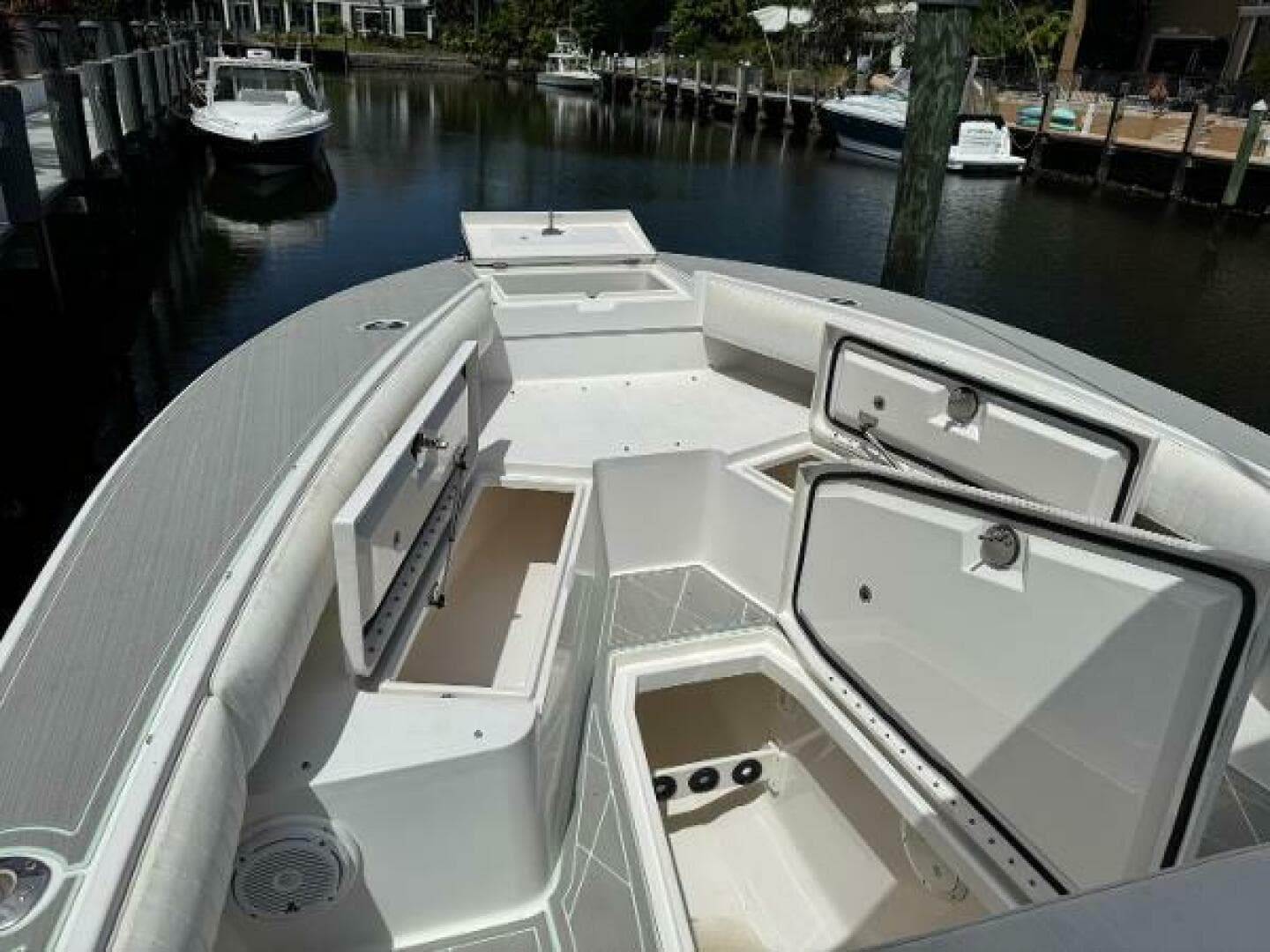 2005 Regulator 23 Center Console — photo 9